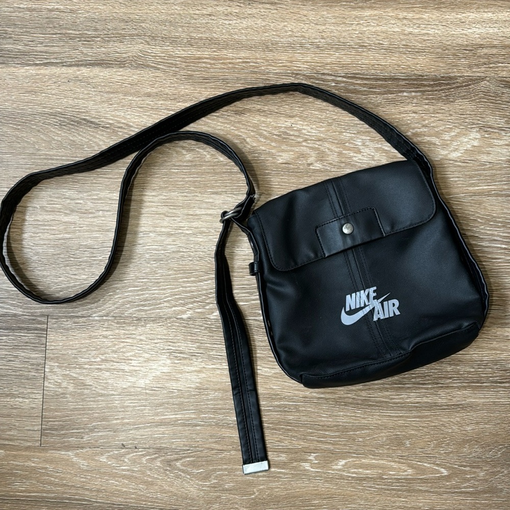 RARE Vintage Nike Air Crossbody Bag in Black Y2K 00s
